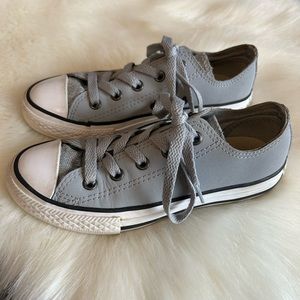 Converse ⚜️ Gray Leather Low Top Sneakers
